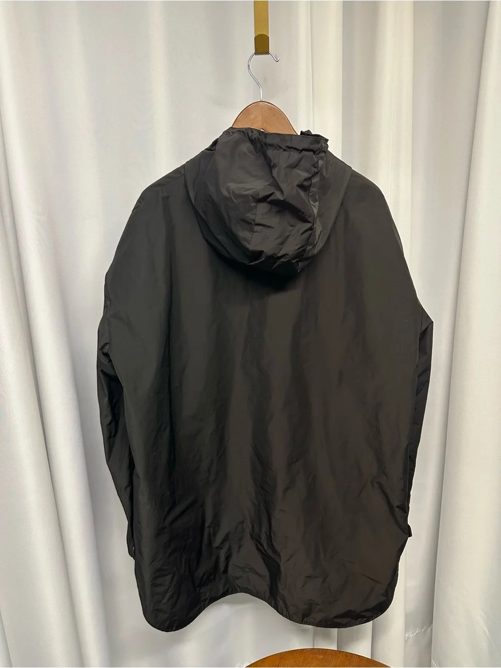 Zara men’s Black Hooded Windbreaker pullover jacket large